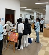 自慢のキャンパスを学生スタッフがご案内